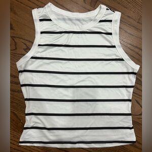 NWOT ZARA stretchy basic top M/L - old money style NWOT